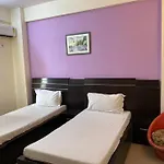 Home Away From Home Close To Delhi Airport And Metro Two Bedroom