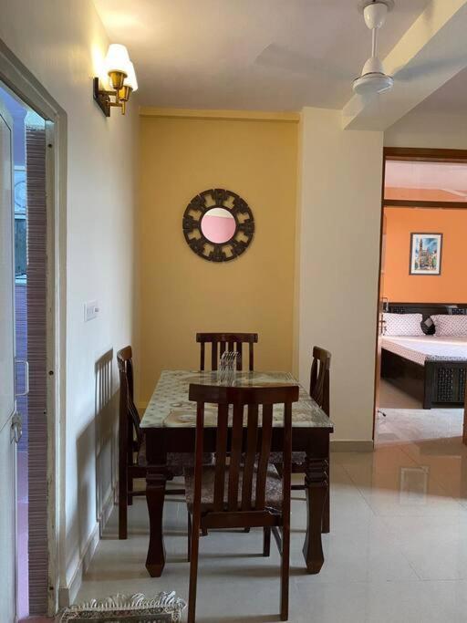 Apartment Away From Close To Delhi Airport And Metro Two Bedroom