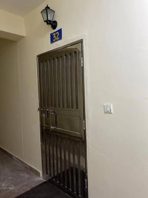 Apartment Away From Close To Delhi Airport And Metro Two Bedroom