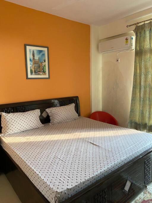 Away From Close To Delhi Airport And Metro Two Bedroom *